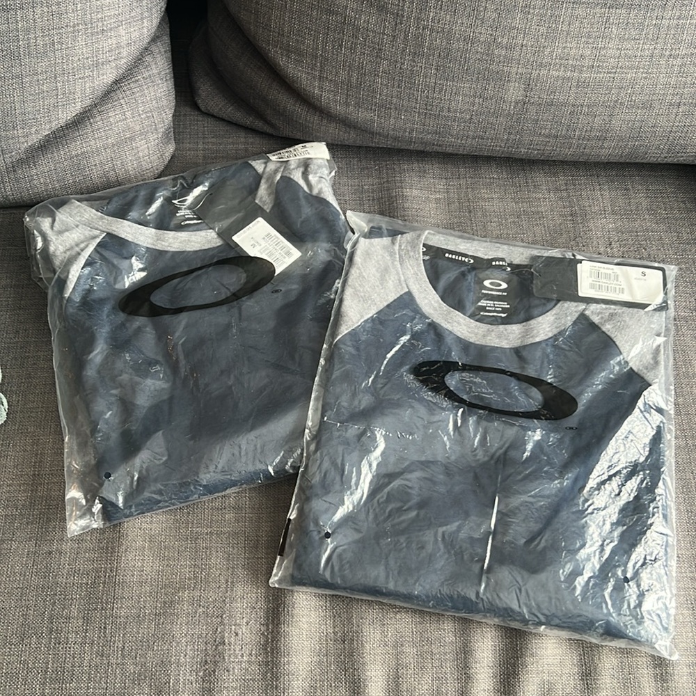 NWT Oakley Link 3/4 sleeve Men's Navy and Gray Shirt